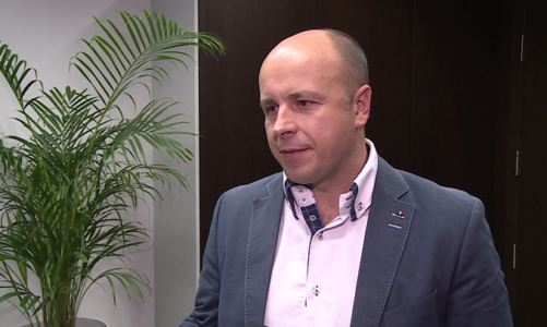 Pracownicy bardziej skłonni do zmiany pracy. Trzy czwarte chce jej szukać przez znajomych