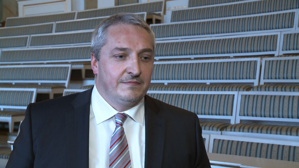 Polacy niechętnie kupują nowe książki i rzadko odwiedzają biblioteki. Ponad 40 proc. w ubiegłym roku przeczytało zaledwie jedną pozycję