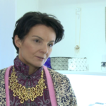 Biżuteria podkreślająca świąteczno-sylwestrowe stylizacje powinna być oryginalna. Zamiast błysku i przepychu lepiej postawić na niebanalne zestawienia