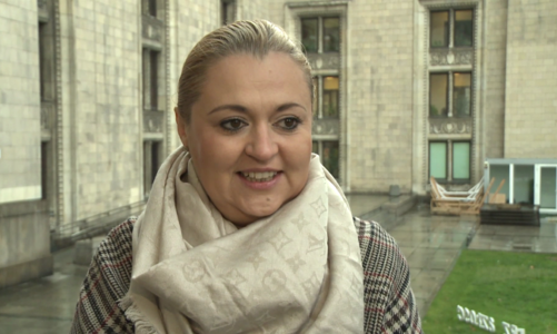 Pies maskotka o imieniu Pocker gwiazdą kampanii zachęcającej do adopcji psów. Przez dwa lata obleciał Ziemię sześciokrotnie