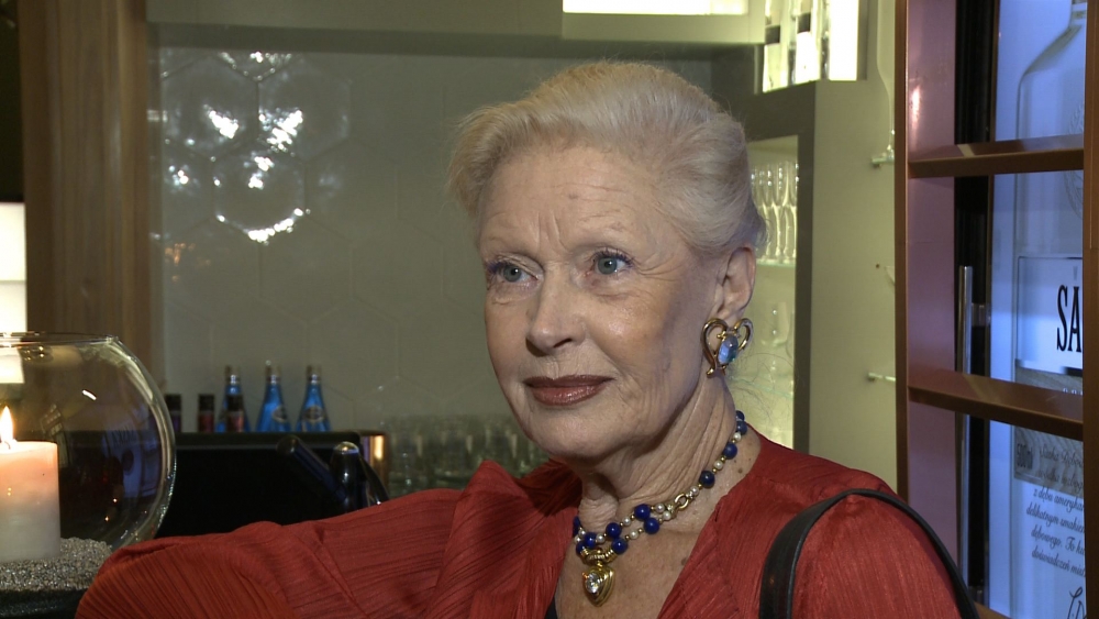 Beata Tyszkiewicz: dama pije, pali i przeklina