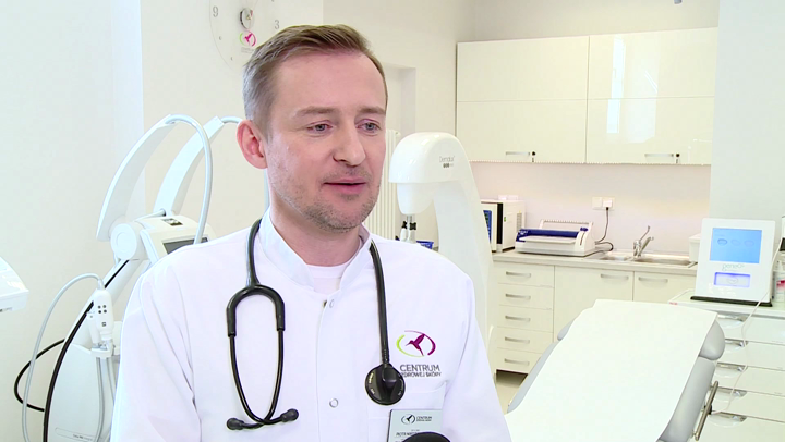 Coraz większe zastosowanie w medycynie estetycznej fototerapii światłem LED. Likwiduje stany zapalne, trądzik i stymuluje produkcję kolagenu