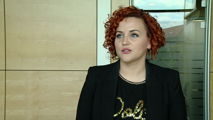 By chudnąć, trzeba jeść. Zbyt mała liczba kalorii w diecie hamuje metabolizm i ogranicza spalanie tłuszczu