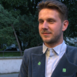 Antoni Królikowski zmienia styl ubierania. Nawiązał współpracę z PLICH-em