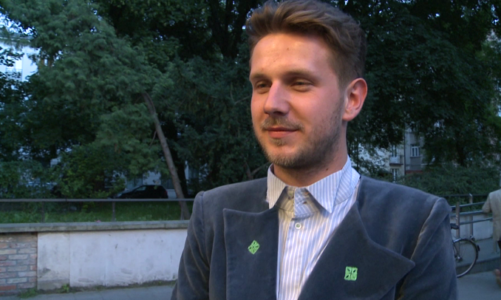 Antoni Królikowski zmienia styl ubierania. Nawiązał współpracę z PLICH-em
