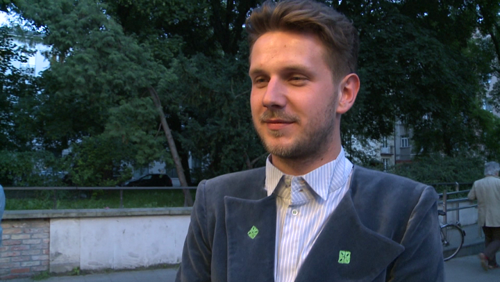 Antoni Królikowski zmienia styl ubierania. Nawiązał współpracę z PLICH-em