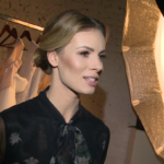 Izabela Janachowska: Przy wyborze pierwszego tańca pary często porywają się z motyką na słońce. Próbują tańczyć jak w programach telewizyjnych
