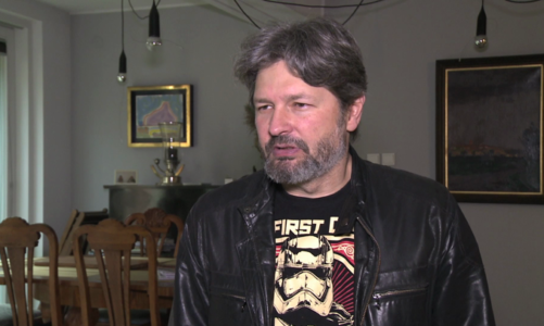 Grzegorz Kalinowski kontynuuje przygody Heńka Wcisło. Tym razem bohater książki ” Śmierć frajerom ” z nową tożsamością trafia do Chicago