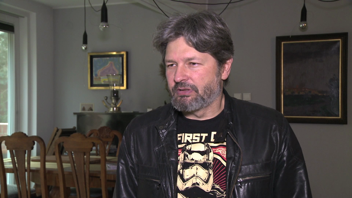 Grzegorz Kalinowski kontynuuje przygody Heńka Wcisło. Tym razem bohater książki ” Śmierć frajerom ” z nową tożsamością trafia do Chicago