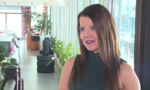 Joanna Jabłczyńska będzie jeździć niebieską Toyotą C-HR. Uważa, że to przeznaczenie