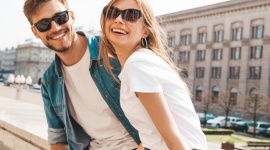 Trend na lata – skuteczna i stylowa ochrona przed słońcem