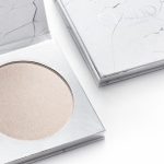 Wegański rozświetlacz do twarzy – kosmetyczny must-have