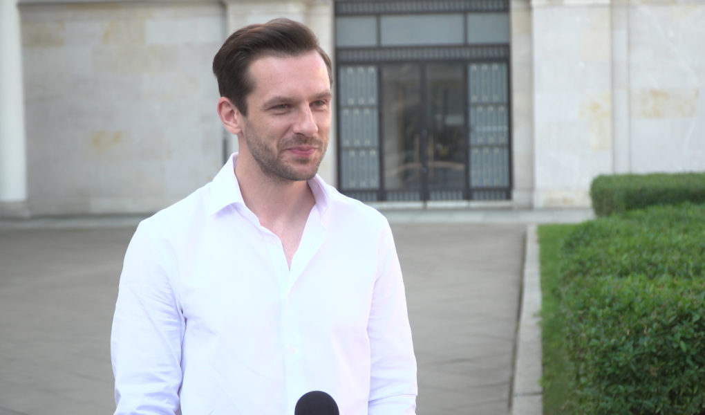 Jacek Knap: Bardzo się stęskniłem za planem. Dwa miesiące siedziałem w domu z psem i marzyłem o tym, żeby robić cokolwiek innego niż tylko patrzenie na rozkwitające drzewa