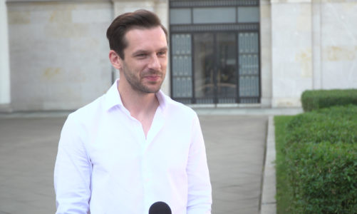 Jacek Knap: Bardzo się stęskniłem za planem. Dwa miesiące siedziałem w domu z psem i marzyłem o tym, żeby robić cokolwiek innego niż tylko patrzenie na rozkwitające drzewa