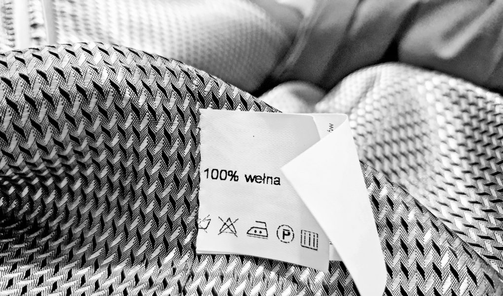 Materiał tekstylny o pamięci kształtu zrewolucjonizuje przemysł modowy. Pomoże opracować inteligentne ubrania i zmniejszyć ilość odpadów [DEPESZA]