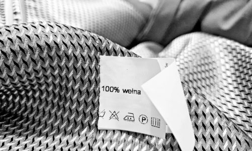 Materiał tekstylny o pamięci kształtu zrewolucjonizuje przemysł modowy. Pomoże opracować inteligentne ubrania i zmniejszyć ilość odpadów [DEPESZA]