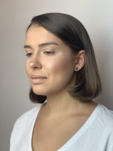 6A Modelowanie kształtu twarzy, konturowanie i modelowanie owalu twarzy kosmetykami do makijażu