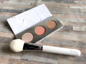 2A Modelowanie kształtu twarzy, konturowanie i modelowanie owalu twarzy kosmetykami do makijażu