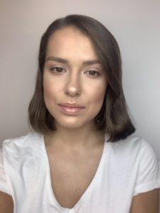 8A Modelowanie kształtu twarzy, konturowanie i modelowanie owalu twarzy kosmetykami do makijażu