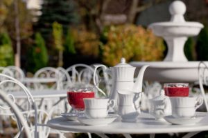 CH_Iwona_B014_Zlota_Linia_aranz (17) Jaką porcelanę kochają Polacy? Te dwa fasony cieszą się największą popularnością!