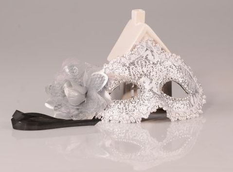 biała-maska-z-kwiatem12