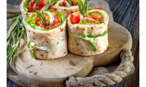 Przepis na karnawałowe przyjęcie: Ślimaczki z tortilli z sosem koperkowym