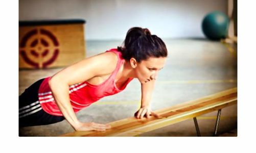 Wszystkie aktywne dziewczyny, w tym biegaczki, nie powinny zapominać o ćwiczeniach siłowych i stabilizacyjnych.