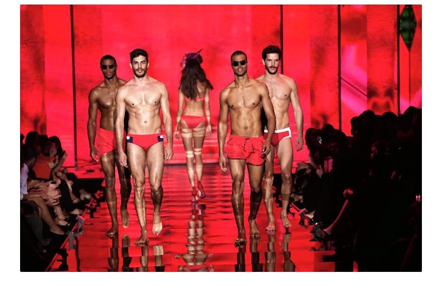 Nowe style i fasony kostiumów kąpielowych z oryginalnymi printami