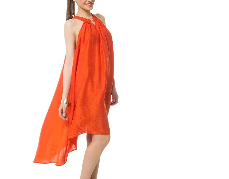 Transparentne materiały, dzięki którym w subtelny sposób możemy odsłonić kawałek ciała