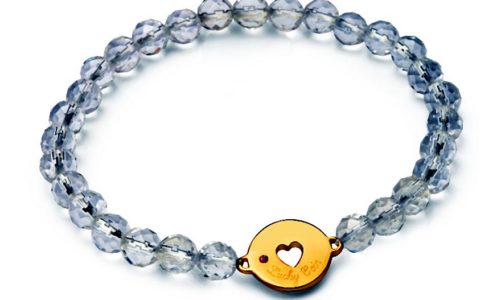 Naszyjniki i bransoletki z grawerem, małe talizmany