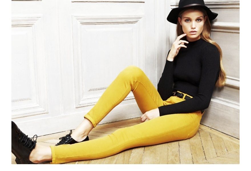 Oldschoolowy motyw haftowanych kwiatów