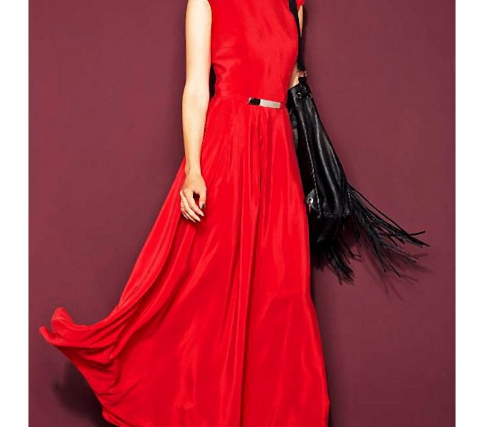 Metaliczny błysk, innowacyjne materiały, ponadczasowe kroje i oryginalne detale