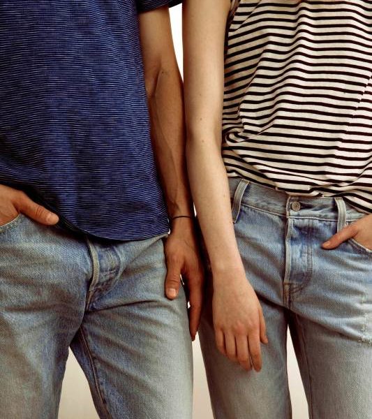 Noszone przez pokolenia, łatane, naprawiane, podwijane lub strzępione