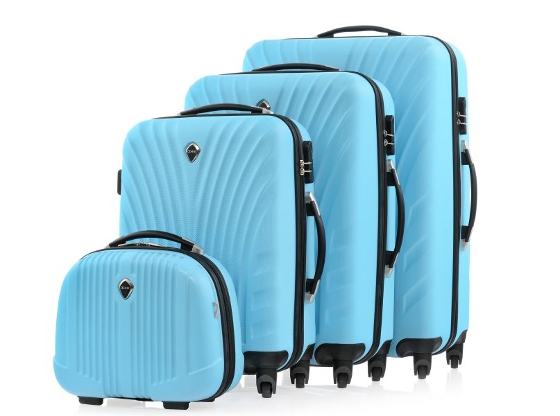 Nowoczesne walizki, praktyczne torby i akcesoria podróżne – Wakacyjne last minute