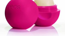 PROMIENNY I OWOCOWY UŚMIECH Z NOWYM BALSAMEM EOS GRANAT MALINA