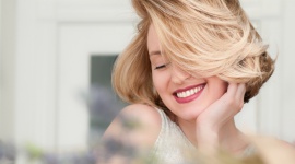 Jak skutecznie dbać o włosy przez cały rok? 5 podstawowych zasad