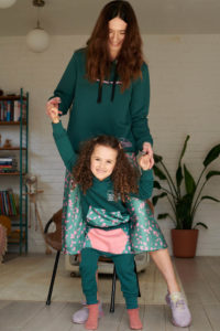 bluza i spodnie welcome to the jungle (5) GIRLS ARE MAGIC, czyli premiera pierwszej dziecięcej kolekcji marki NAOKO