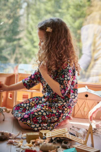 sukienka my flower garden (2) GIRLS ARE MAGIC, czyli premiera pierwszej dziecięcej kolekcji marki NAOKO