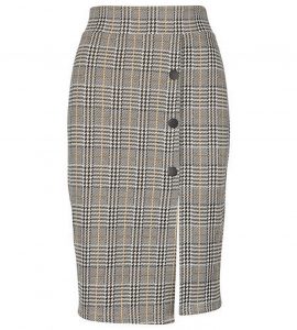 KiK_dopasowana_dluga_spodnica_w_krate_na_dole_rozciecie Spódnica ołówkowa – poznaj jej możliwości