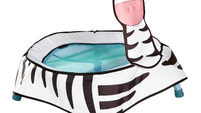 Trampolina-malucha-zebra-Worlds-Apart-1-001-2014-06-09-_-00_14_56-721