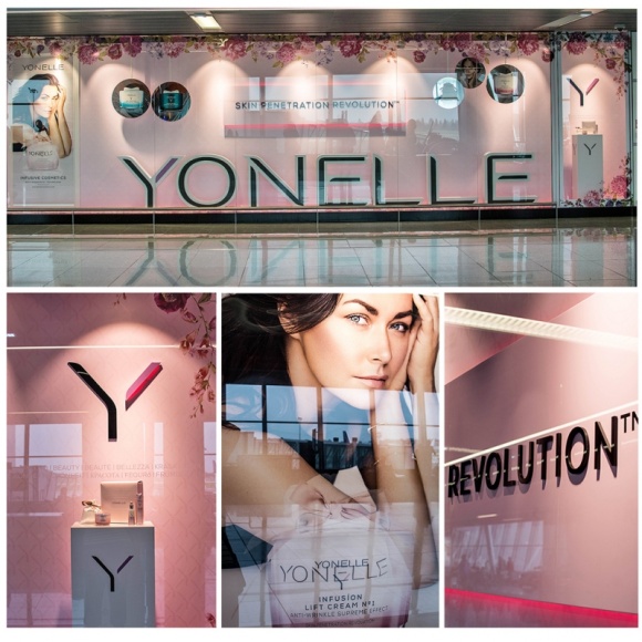 Advertis dla marki Yonelle LIFESTYLE, Uroda - Yonelle, polska marka kosmetyczna dedykowana kobietom dojrzałym, tworząca luksusowe, nowatorskie kosmetyki, urzeka podróżnych stylową witryną na lotnisku Chopina w Warszawie. Dekoracyjną ekspozycję wykonała firma Advertis.