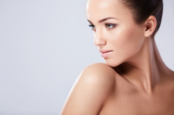 4 kroki do pięknej, zadbanej, młodej skóry LIFESTYLE, Uroda - Poszukiwanie kosmetyków idealnych potrafi zająć sporo czasu, a ich stosowanie często i tak nie przynosi oczekiwanych efektów, jeśli pielęgnacji domowej nie połączy się z odpowiednią suplementacją czy wsparciem zabiegami estetycznymi.