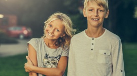 Czy dziewczynki są mniej inteligentne od chłopców? Dziecko, LIFESTYLE - Stereotypizacja płci jest wciąż niestety powszechnym zjawiskiem w naszym społeczeństwie. Wielu dziewczynkom od najmłodszych lat wmawia się, że kierunki ścisłe nie są dla nich. Dlaczego?