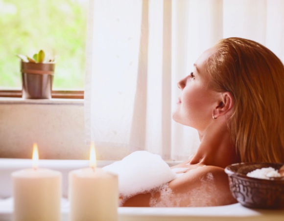 Luksusowe SPA w domowym zaciszu z Super-Pharm LIFESTYLE, Uroda - Szybkie tempo życia i natłok codziennych obowiązków sprawiają, że nieraz zapominamy o tym, jak ważny jest odpoczynek. Każdy z nas potrzebuje odrobiny relaksu i chwili tylko dla siebie.