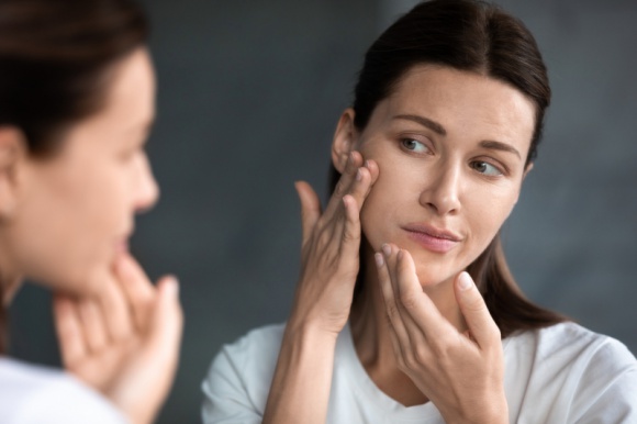 TRĄDZIK U DOROSŁYCH - PRZEŁAMUJEMY TABU LIFESTYLE, Uroda - Razem z dr Łukaszem Preibiszem z kliniki Preibisz SkinDoctors przychodzimy z niezbędnymi informacjami i obalamy najpopularniejsze mity!