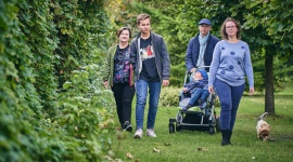 Pomimo wszystko… Dziecko, LIFESTYLE - Rodzin z trójką dzieci jest wiele, a wśród nich są te niezwykłe – takie jak rodzina Oczkowskich, w której jest zdrowa mama, zdrowy tata i trójka rodzeństwa z niepełnosprawnościami.