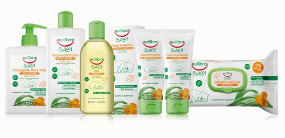 Nowa linia z aloesem Equilibra BABY – Naturalna pielęgnacja już od 1 dnia życia Dziecko, LIFESTYLE - Włoska marka Equilibra wprowadziła na polski rynek nową odsłonę linii Equilibra BABY. Linia BABY dedykowana jest maluszkom od pierwszego dnia życia. W nowej odsłonie zyskała udoskonalone składy produktów, oraz opakowania przyjazne środowisku
