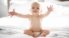 Mamo, poznaj ważne zasady przy karmieniu piersią i butelką Dziecko, LIFESTYLE - Niezależnie od powodu, z jakiego mama nie może podawać dziecku wyłącznie własnego pokarmu, z myślą o prawidłowym rozwoju niemowlęcia razem z lekarzem pediatrą powinna wybrać odpowiednie następne mleko modyfikowane.